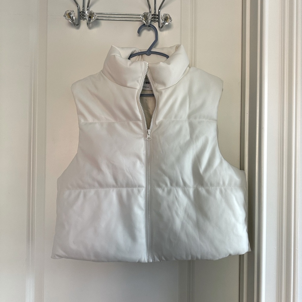 White cropped puffer vest